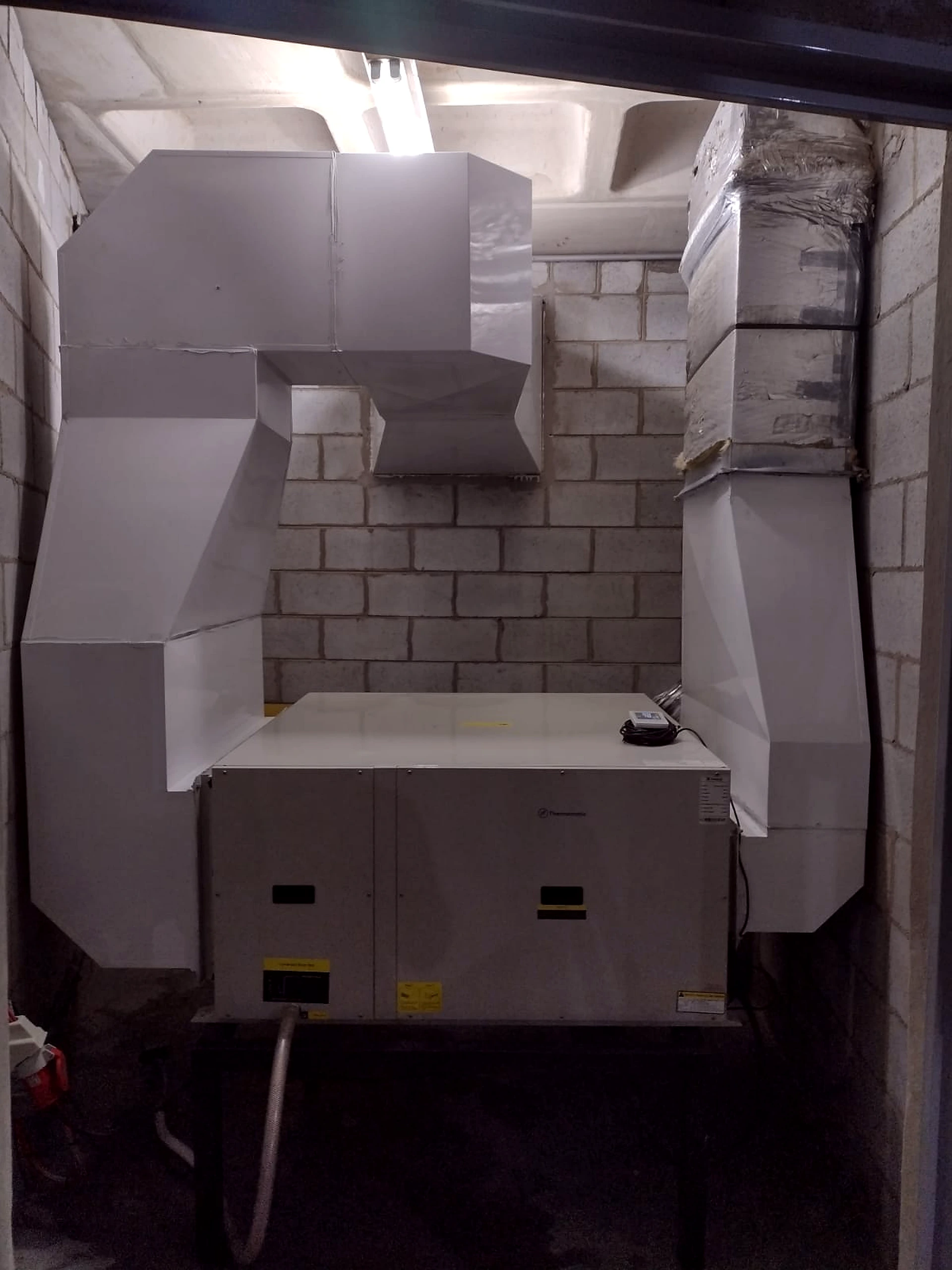 Sistema industrial de ventilação com unidade de tratamento e rede de dutos fabricada e instalada pela Prokvent